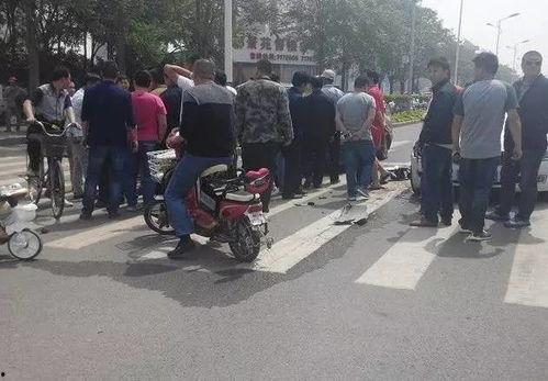 撞车吃瓜群众是真的吗,吃瓜群众的真实存在与网络热议