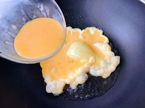 吃瓜群众吃鸡蛋是真的吗,吃瓜群众吃鸡蛋，真相大揭秘！