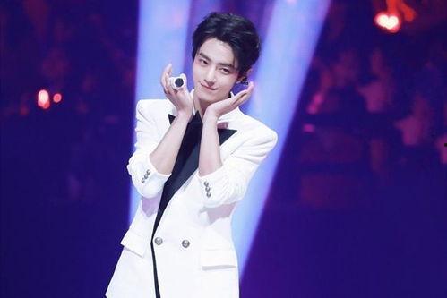 吃小瓜的群众肖战,吃瓜群众眼中的流量担当