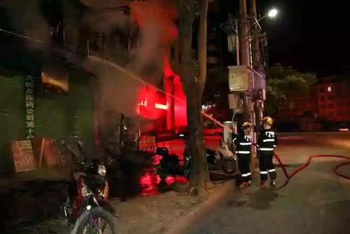 吃瓜群众隔岸观火