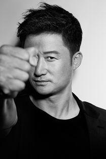 吴京晒儿子吃瓜群众